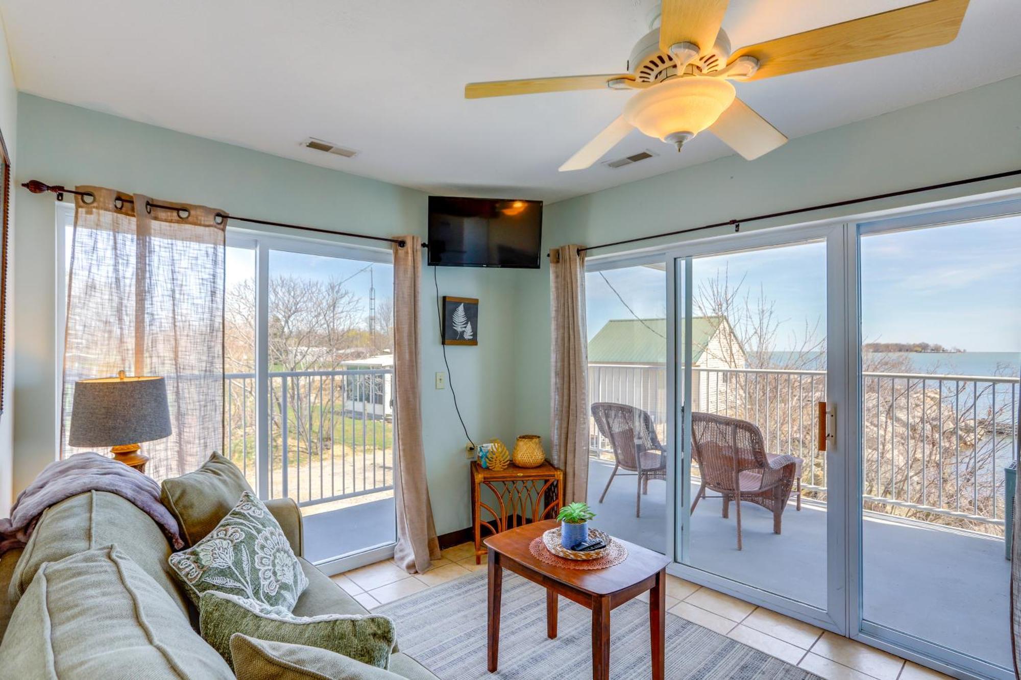 Waterfront Bass Island Retreat With Balcony And Tv Apartamento Put-in-Bay Exterior foto