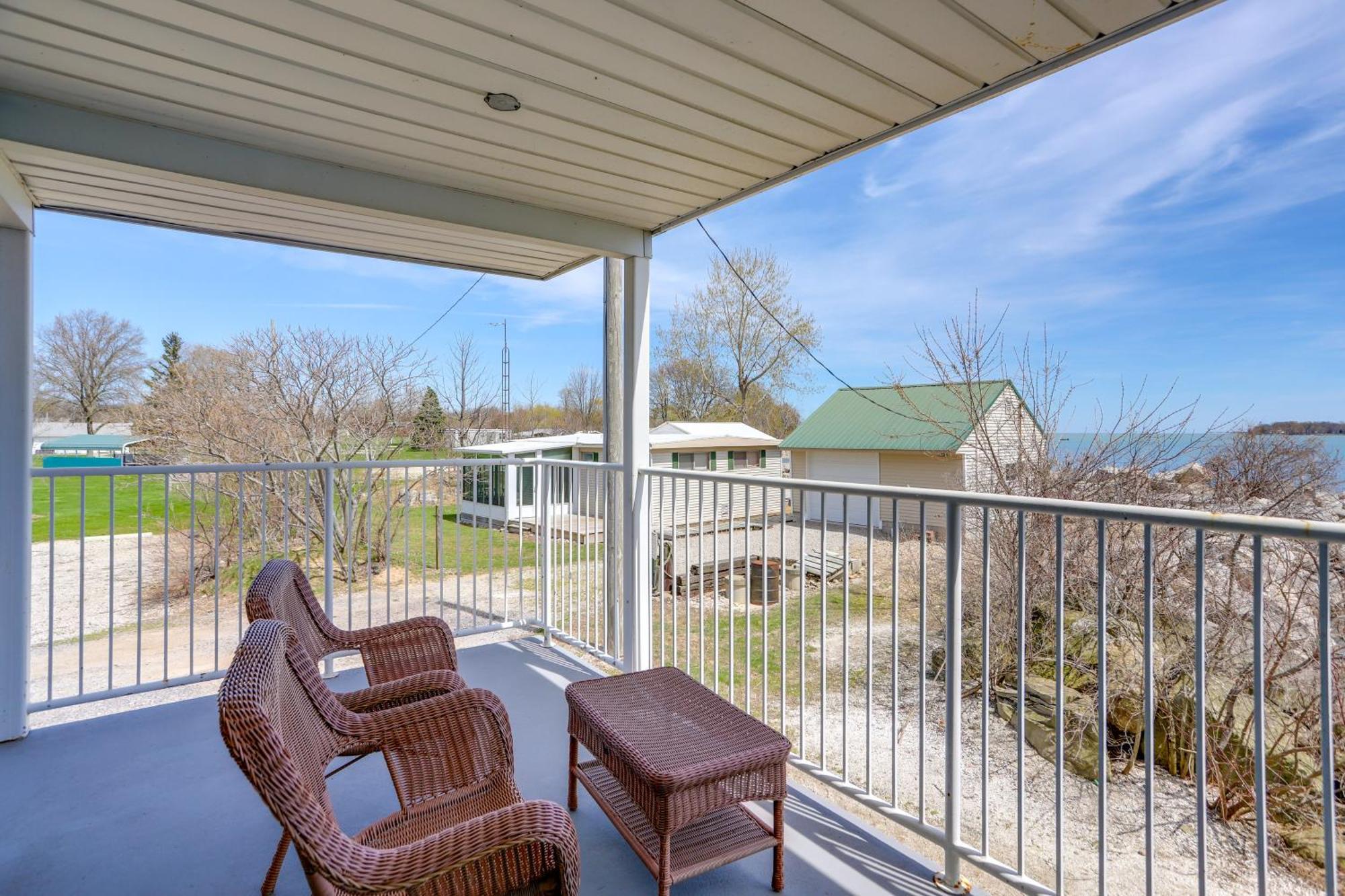 Waterfront Bass Island Retreat With Balcony And Tv Apartamento Put-in-Bay Exterior foto